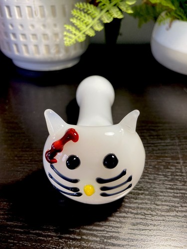 White hello kitty glass pipe - white,